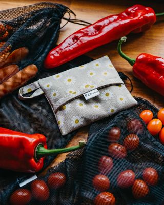 Už tě nebaví tahat ovoce a zeleninu v ošklivejch igelitkách nebo síťkách, co se k elegantní tašce fakt nehoděj? Mně taky...